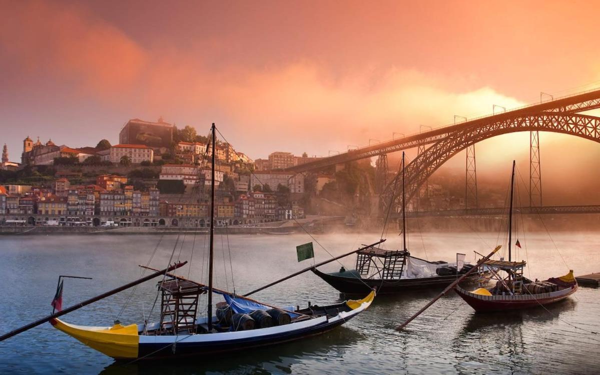 Guestready - Climbing Loft Apartment Porto Bagian luar foto